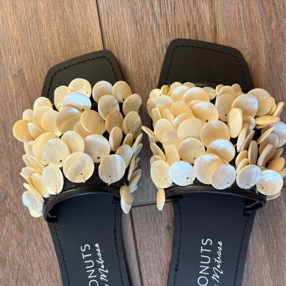 White Shell sandals size 8 coconuts by matisse waverly black slides - Picture 3 of 3